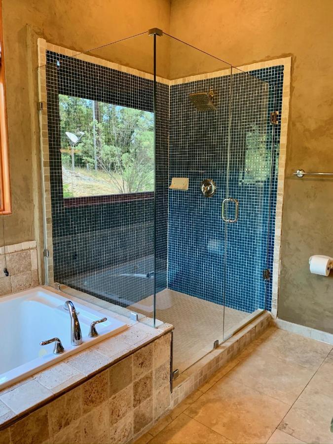 Scenic Hill Country Retreat - Rhino Ranch Villa New Braunfels Dış mekan fotoğraf