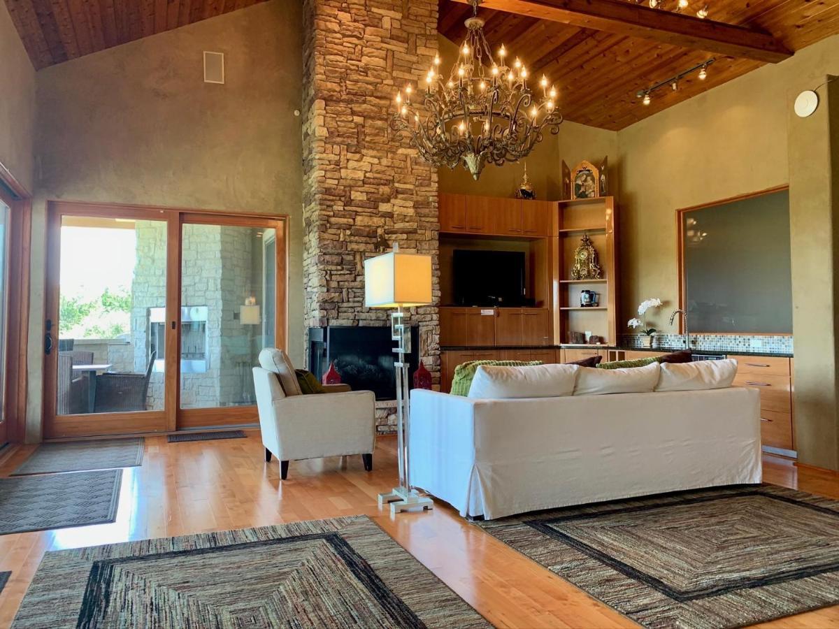 Scenic Hill Country Retreat - Rhino Ranch Villa New Braunfels Dış mekan fotoğraf
